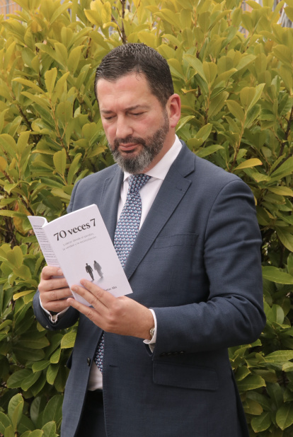 A lo largo de siete capítulos, se conecta la sabiduría del Evangelio con situaciones reales del mundo profesional.