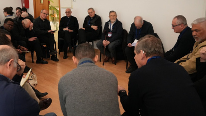 Sacerdotes en el encuentro Convivium, en uno de los grupos de trabajo