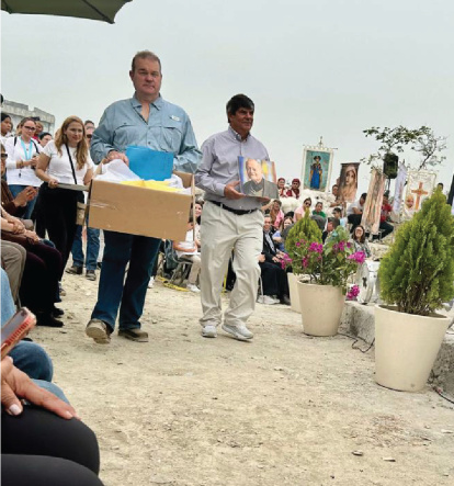 Durante la eucaristía en la que se colocó la primera piedra.