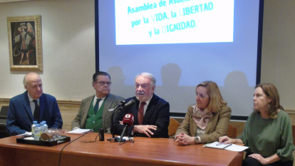 De izquierda a derecha: los juristas Lamoneda y Trillo, Jaime Mayor Oreja, Carmen Sánchez Maíllo, de AcdP, y Alicia Latorre, de Provida.