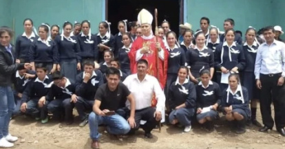 En la confirmación de Erlin con el futuro Papa León XIV.