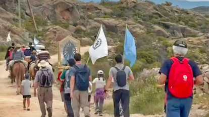 Un grupo de los peregrinos que recorrieron durante un mes lugares clave de la devoción católica argentina.