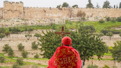 Desde Dominus Flevit, en la tarde del Domingo de Ramos de 2026, el cardenal Pizzaballa bendice Jerusalén, como hiciera también en la pandemia de coronavirus