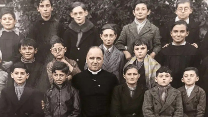 El sacerdote francés Gaston Courtois dedicó gran parte de su vida a la formación de niños y jóvenes, experiencia que trasladó a decenas de libros sobre autoridad, voluntad y educación del carácter.