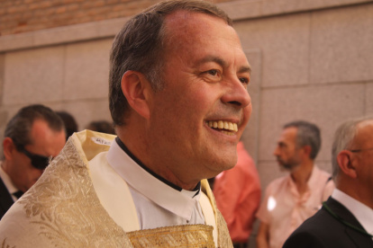 Juan Manuel Uceta, sacerdote toledano, viviendo su ministerio —y su “vocación dentro de la vocación” de la enfermedad— en entrega silenciosa a la Eucaristía y a las almas.