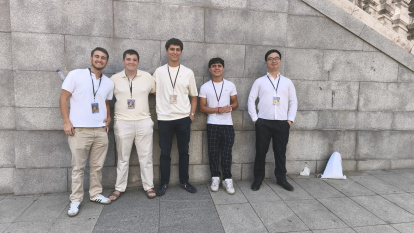 Algunos de los voluntarios del servicio de orden.
