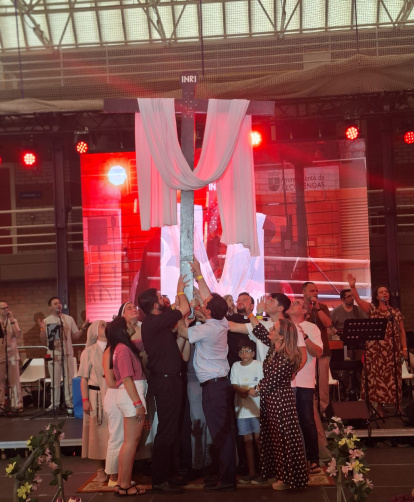 Oración con la Cruz, y el lema Alza la Mirada en la Asamblea de la Renovación Carismática 2026 en Alcobendas