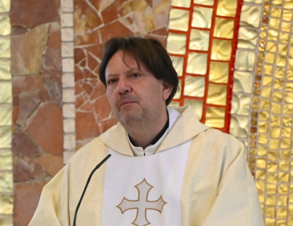 El sacerdote Robert Emeršič.